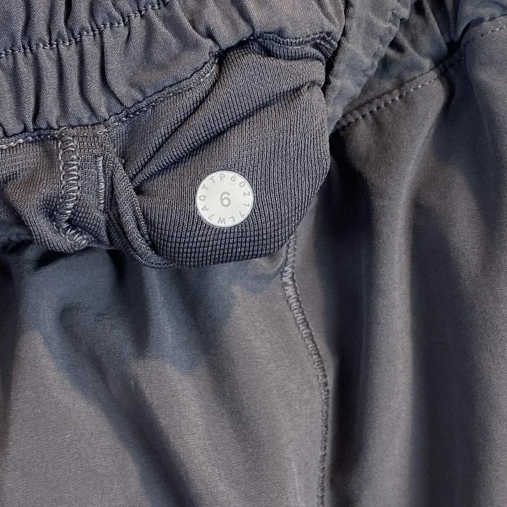 🔴SOLD🔴Lululemon Hotty Hot Short II (Long 4") Dark Carbon - Picture 5 of 5